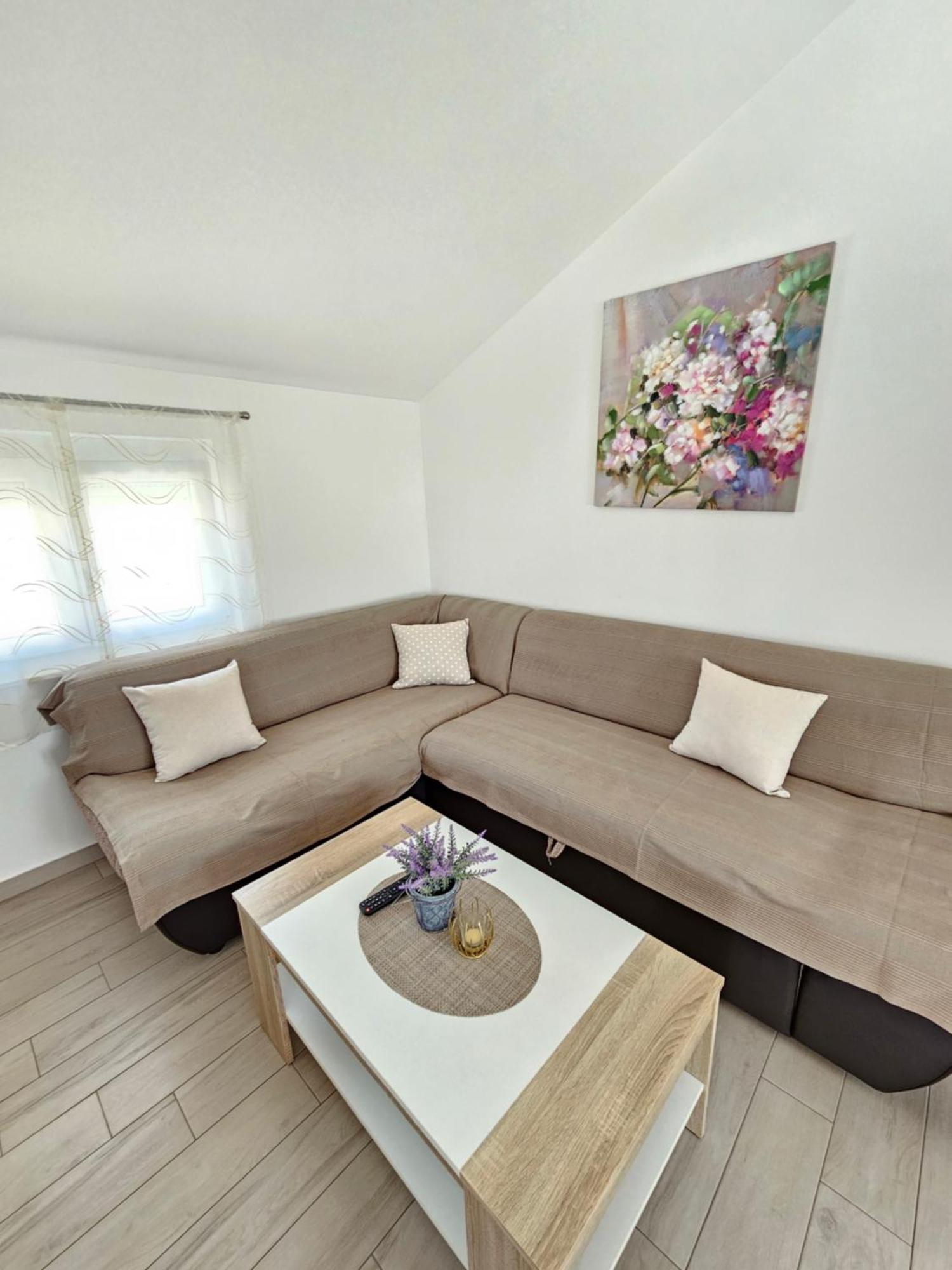 Apartment Vip Pirovac Exterior foto
